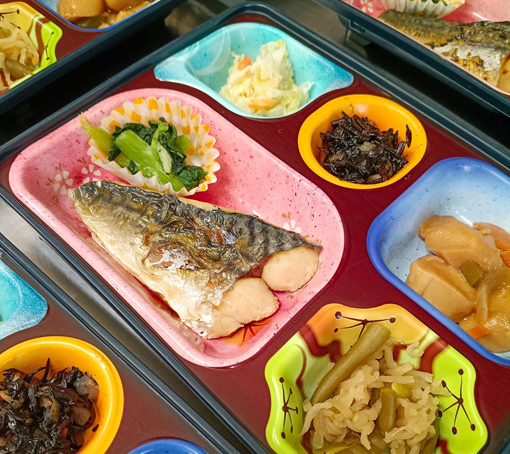 今日は「サバ塩焼き」です♪♪