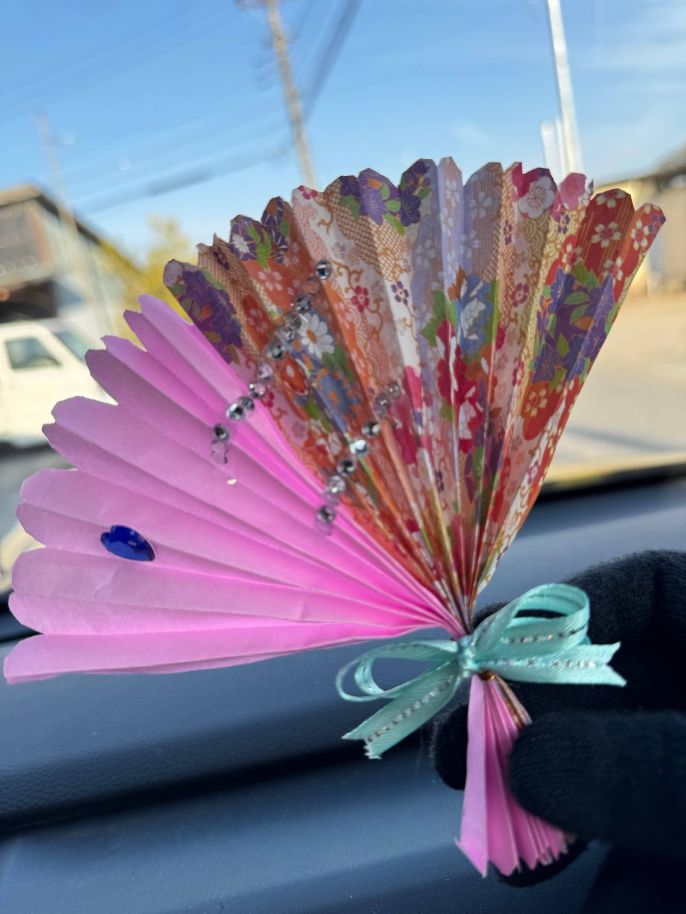 「扇子」とかけて・・・